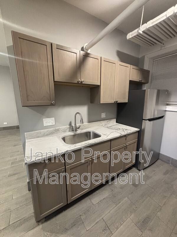 Apartment for rent at 658 E 81st St #G, Chicago, IL 60619