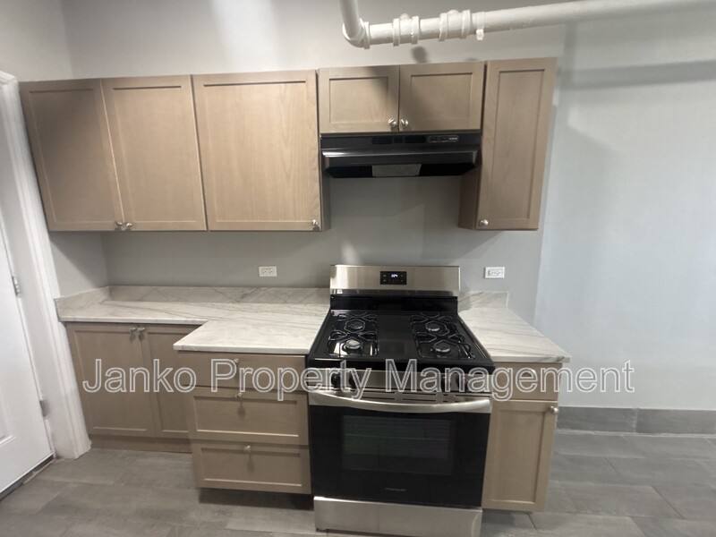 Apartment for rent at 658 E 81st St #G, Chicago, IL 60619