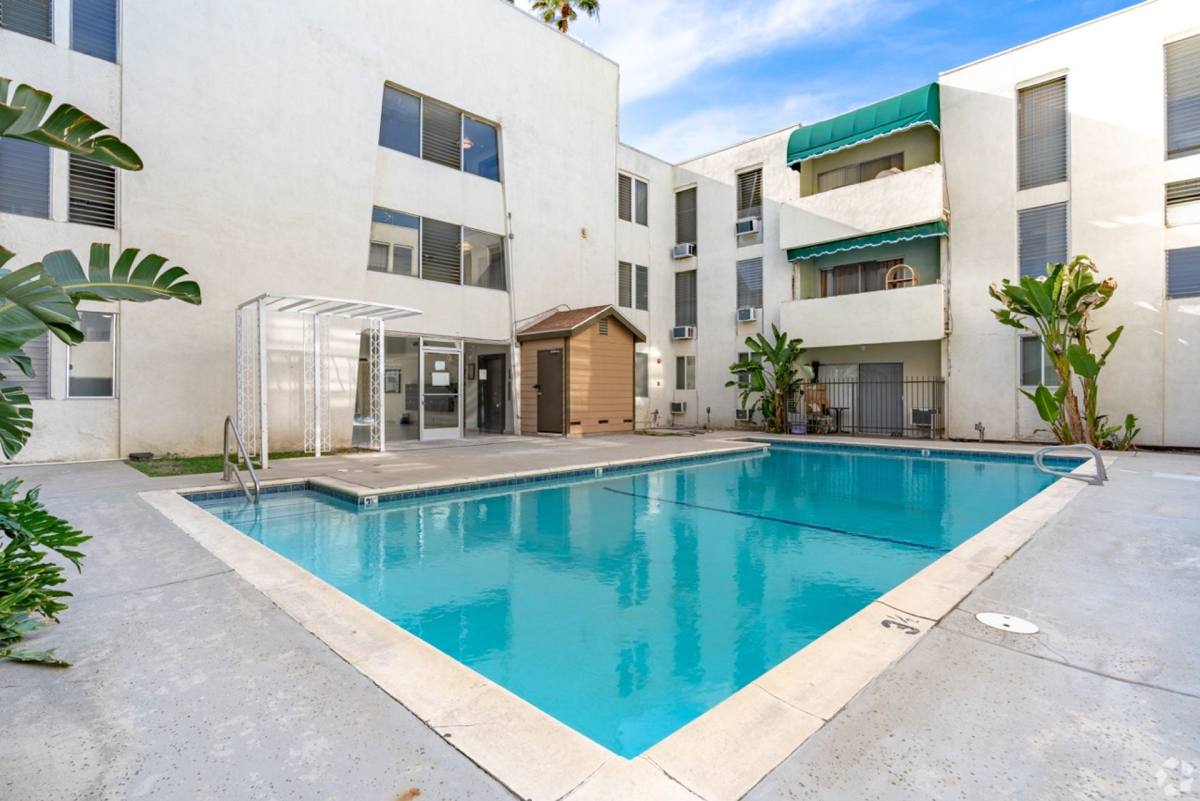 Apartment for rent at 6150 Reseda Blvd, Reseda, CA 91335