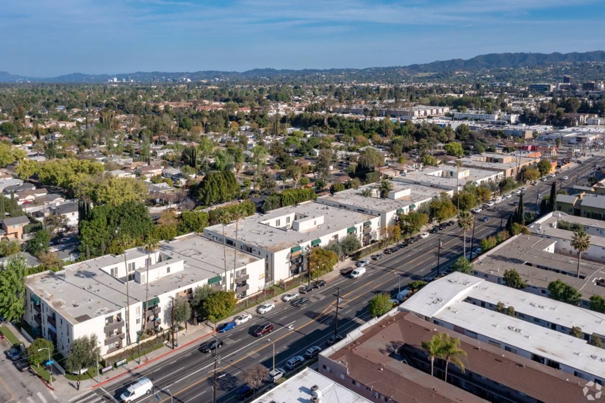 Apartment for rent at 6150 Reseda Blvd, Reseda, CA 91335