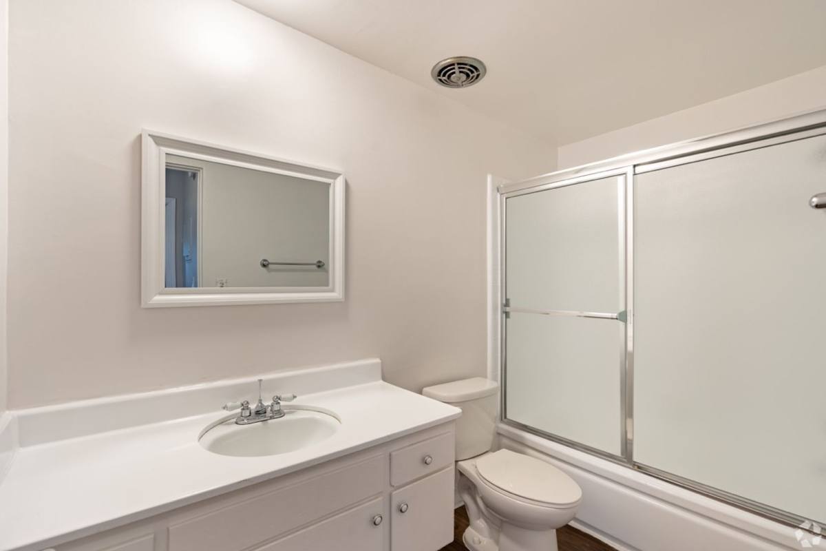 Apartment for rent at 6150 Reseda Blvd, Reseda, CA 91335