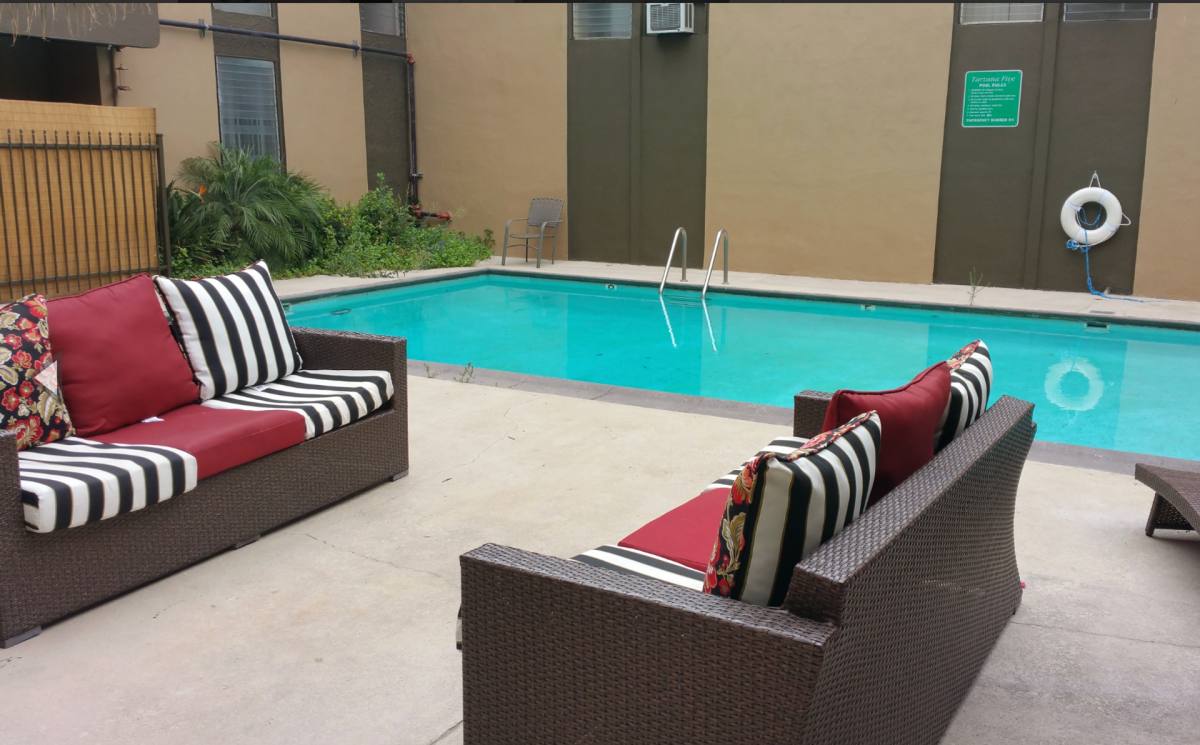 Apartment for rent at 6210 Reseda Blvd, Reseda, CA 91335