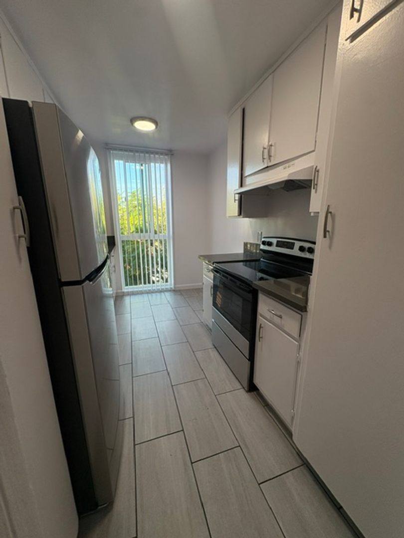 Apartment for rent at 6210 Reseda Blvd, Reseda, CA 91335