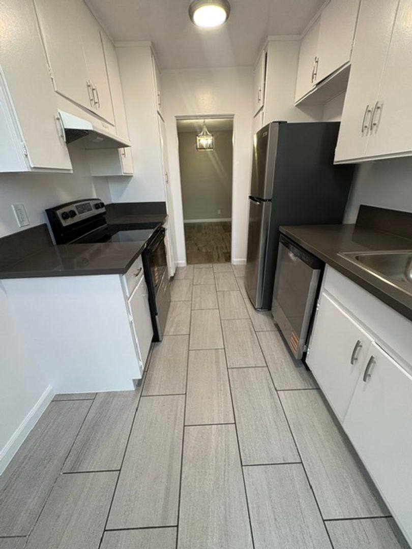 Apartment for rent at 6210 Reseda Blvd, Reseda, CA 91335