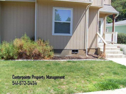 Apartment for rent at 727 Ballf St W, Roseburg, OR 97470