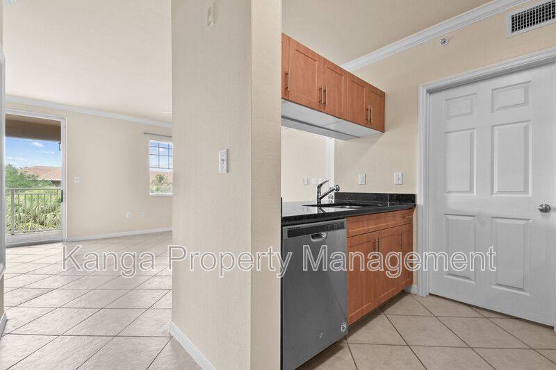 Condo for rent at 6556 Emerald Dunes Dr #302, West Palm Beach, FL 33411
