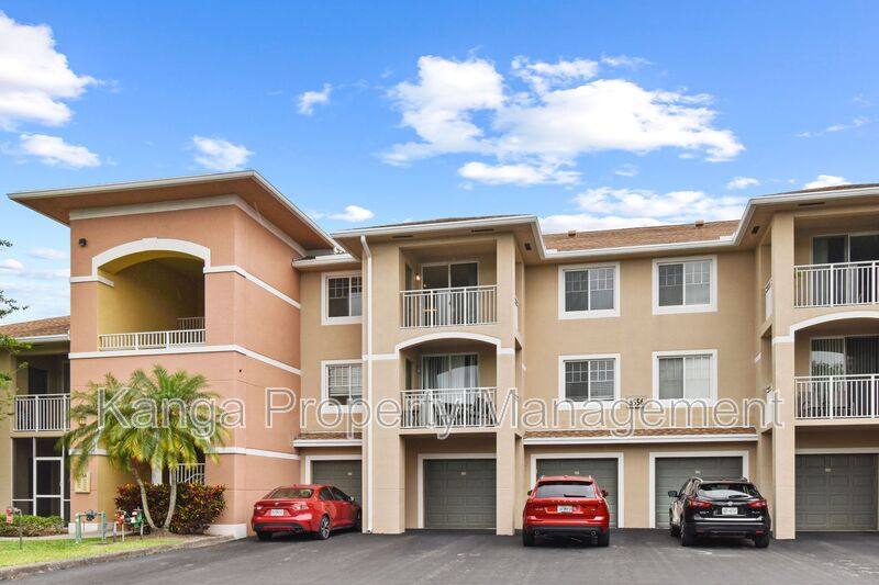 Condo for rent at 6556 Emerald Dunes Dr #302, West Palm Beach, FL 33411