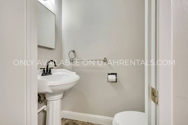 House for rent at 786 E 350 N, Kaysville, UT 84037