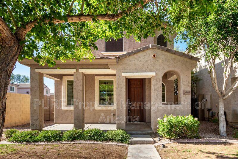 Townhouse for rent at 4044 E Oakland St, Gilbert, AZ 85295