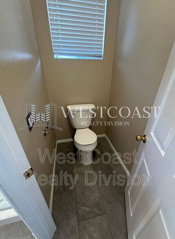 Townhouse for rent at 26719 Evergreen Ave, Murrieta, CA 92563