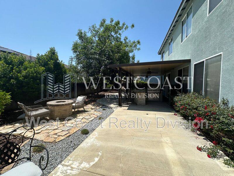 Townhouse for rent at 26719 Evergreen Ave, Murrieta, CA 92563