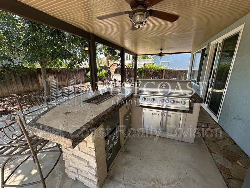 Townhouse for rent at 26719 Evergreen Ave, Murrieta, CA 92563