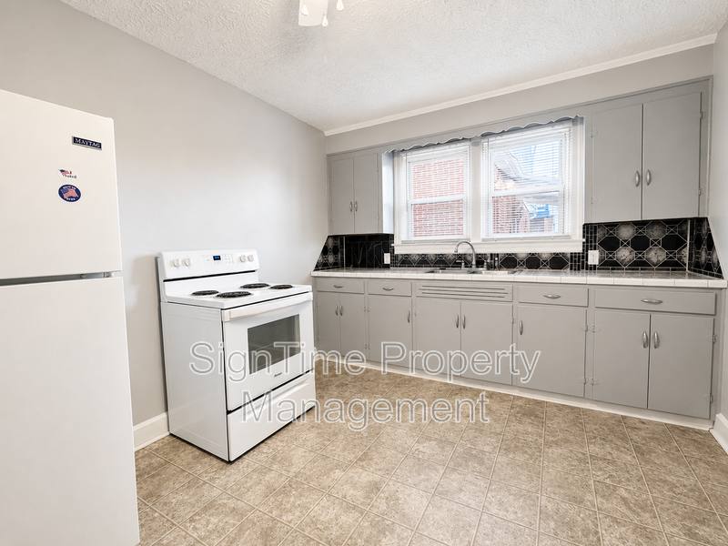 Apartment for rent at 231 N Cleveland Ave #2, Hagerstown, MD 21740