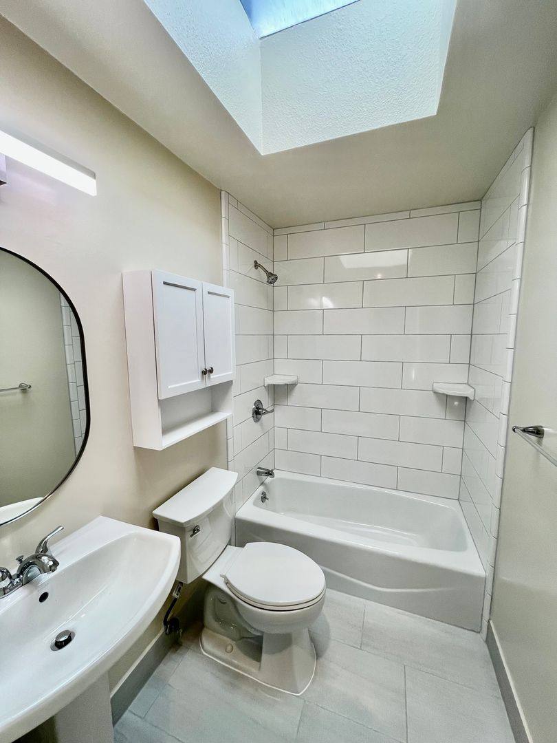 Apartment for rent at 4050 17th St, San Francisco, CA 94114