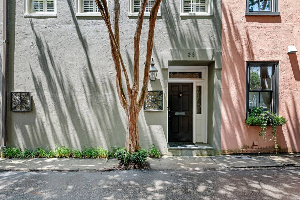 Townhouse for rent at 38 Elliot St, Charleston, SC 29401