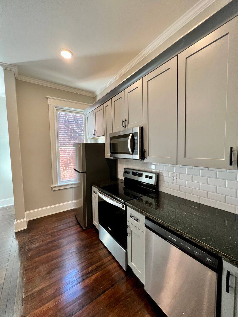 Apartment for rent at 2331 W Grace, Richmond, VA 23220