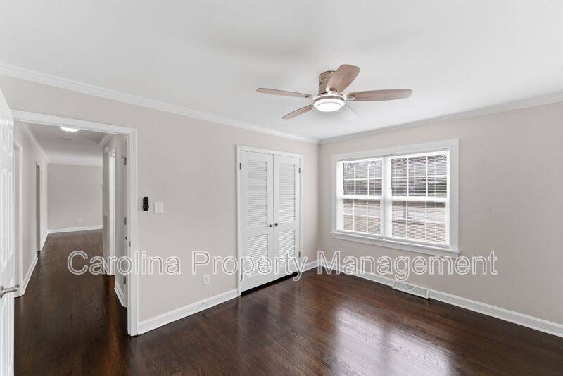 House for rent at 4000 Fieldcrest Rd, Charlotte, NC 28217