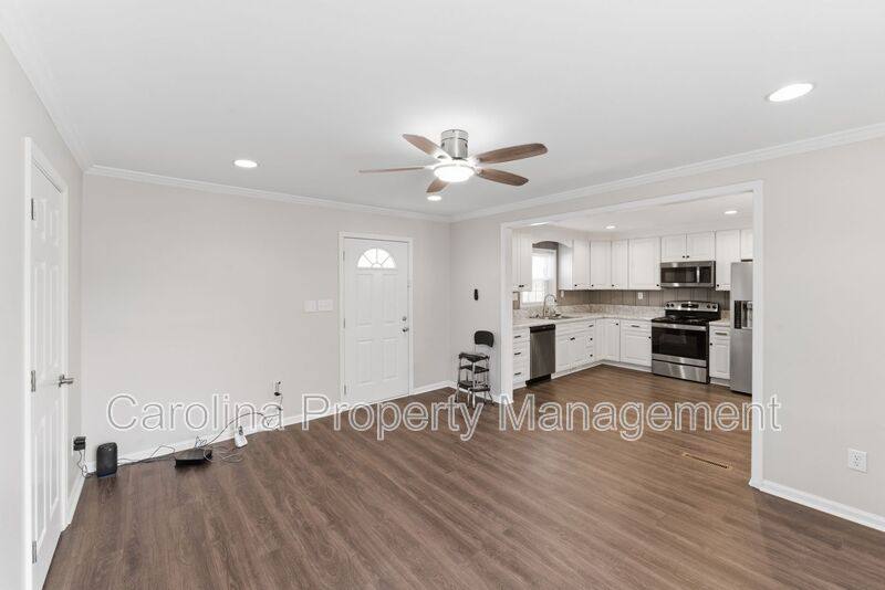 House for rent at 4000 Fieldcrest Rd, Charlotte, NC 28217