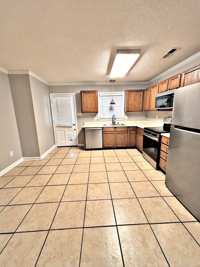 Apartment for rent at 1702 Somerville Rd SE, Decatur, AL 35601