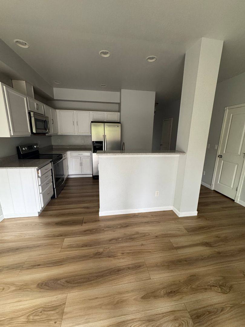 Townhouse for rent at 412 Miramar Circle, Bremerton, WA 98311
