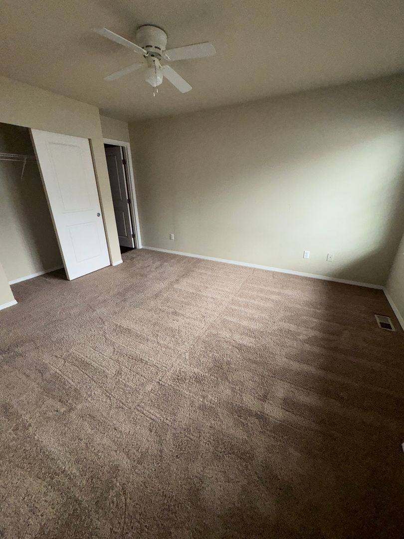 Townhouse for rent at 412 Miramar Circle, Bremerton, WA 98311