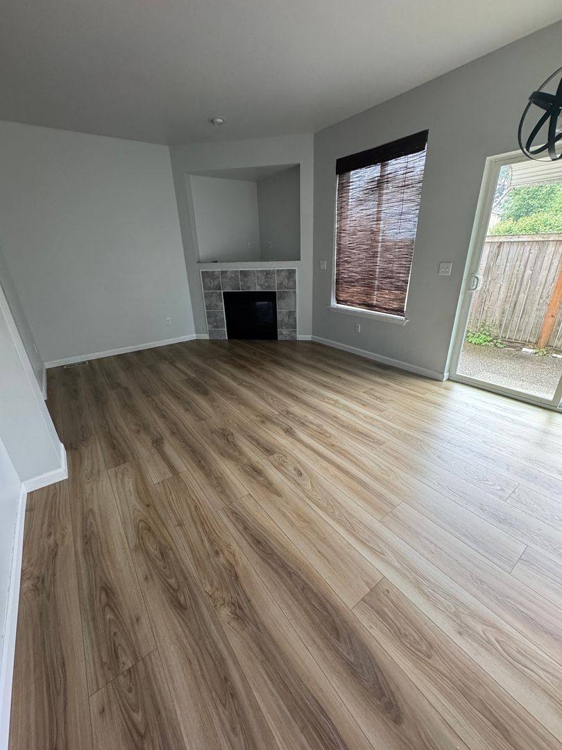 Townhouse for rent at 412 Miramar Circle, Bremerton, WA 98311