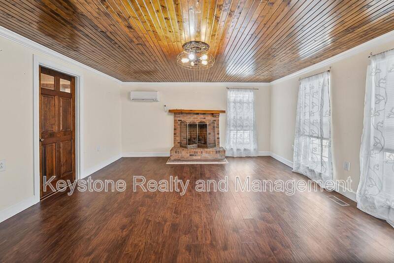 House for rent at 1340 Donelson Parkway, Dover, TN 37058