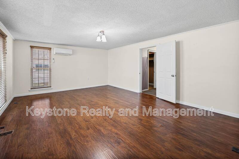 House for rent at 1340 Donelson Parkway, Dover, TN 37058