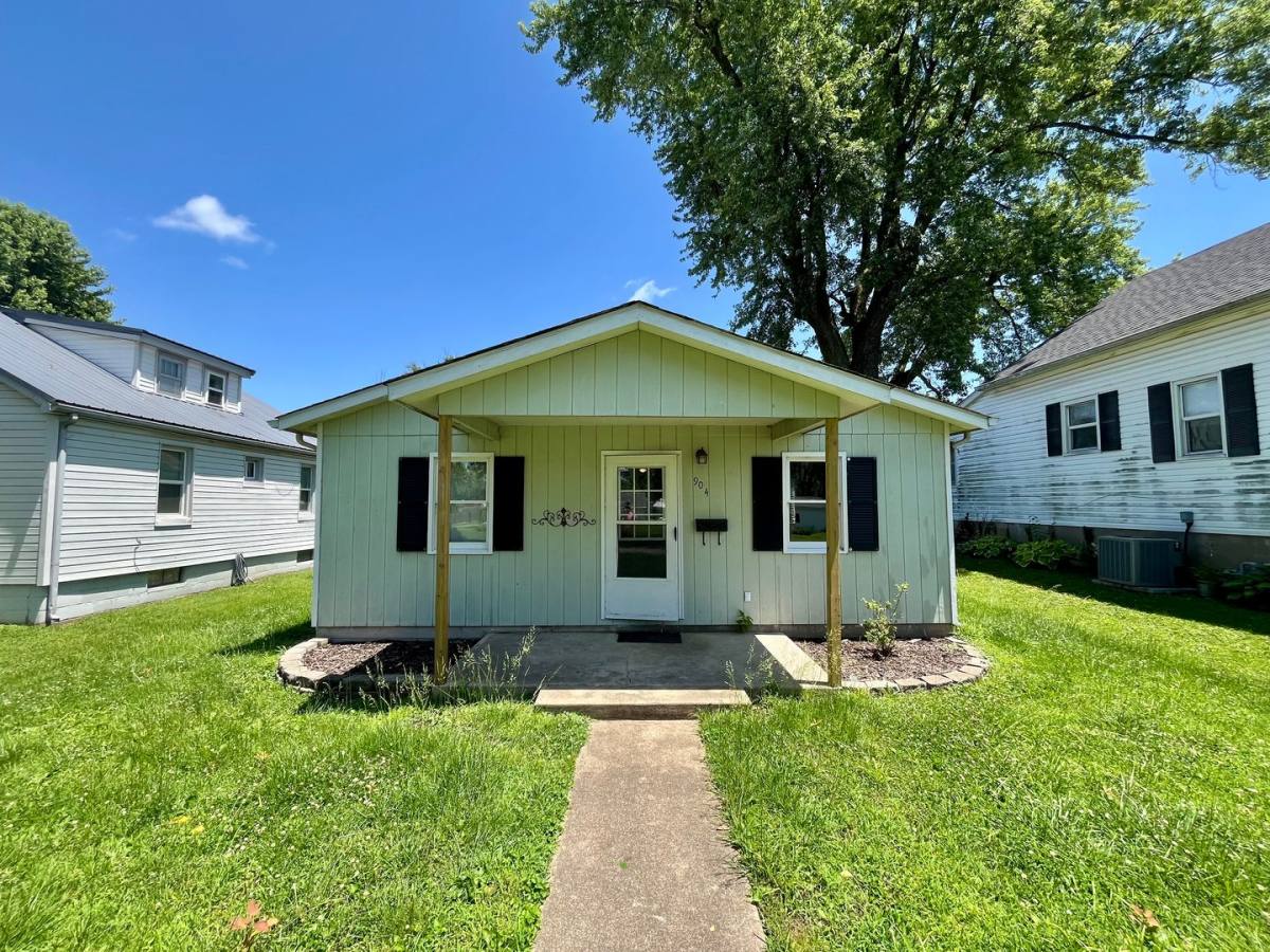 House for rent at 904 Springfield Rd, Owensville, MO 65066