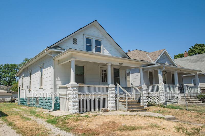 House for rent at 1025 N 8th St, Lincoln, NE 68508