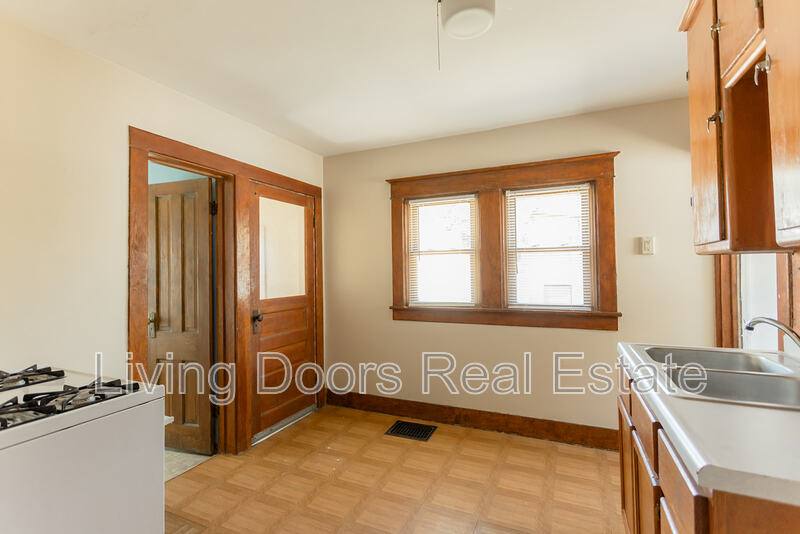 House for rent at 1025 N 8th St, Lincoln, NE 68508
