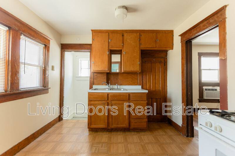 House for rent at 1025 N 8th St, Lincoln, NE 68508