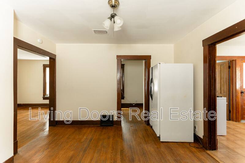 House for rent at 1025 N 8th St, Lincoln, NE 68508