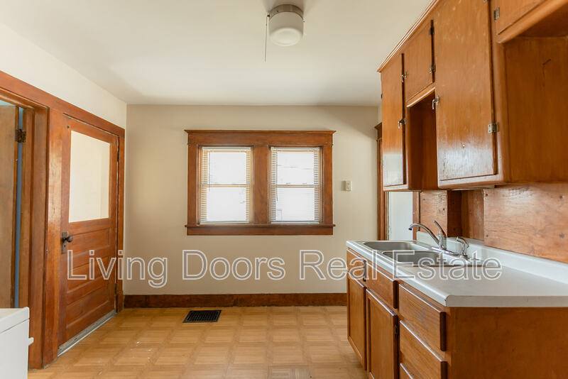 House for rent at 1025 N 8th St, Lincoln, NE 68508
