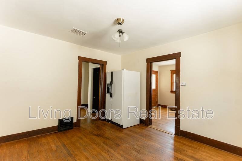 House for rent at 1025 N 8th St, Lincoln, NE 68508