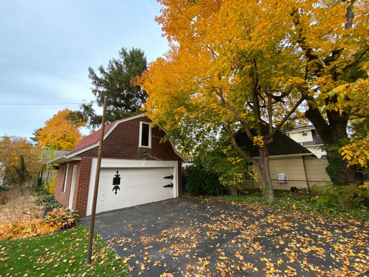 House for rent at 2975 Claremont Rd, Beachwood, OH 44122