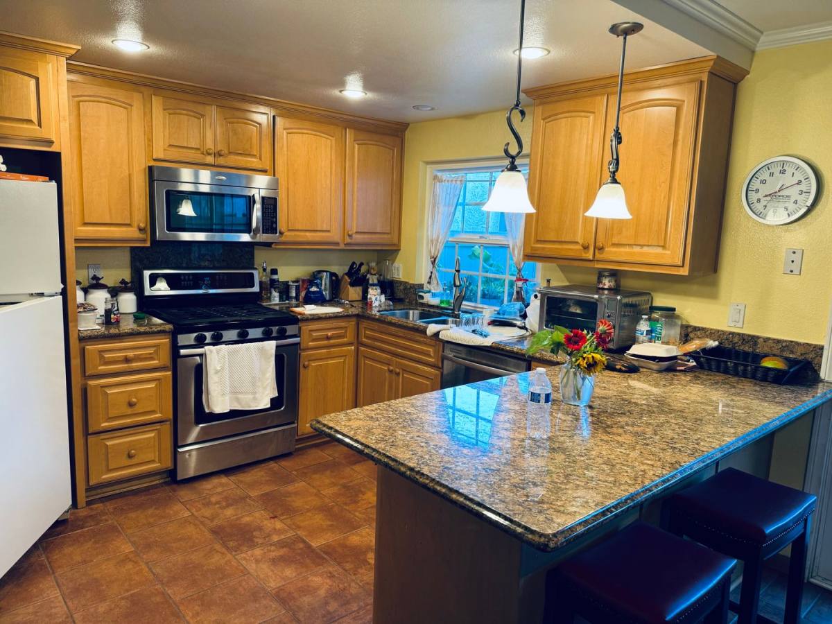 Townhouse for rent at 320 Green Moor Place, Westlake Village, CA 91361
