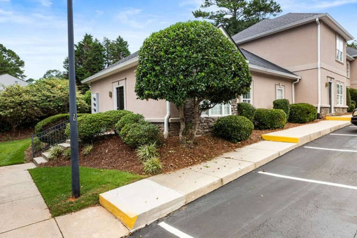 Townhouse for rent at 233 Hays Mill Rd, Carrollton, GA 30117