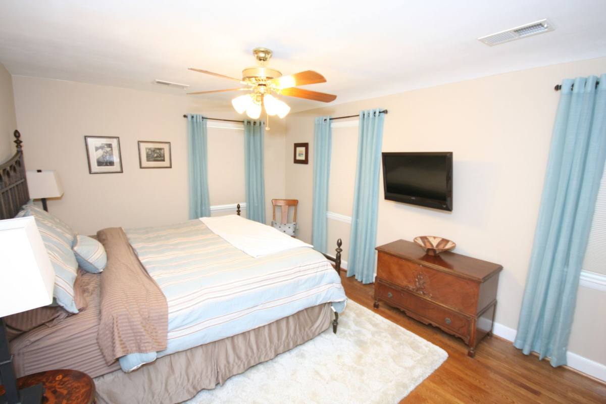 House for rent at 2626 N Quantico St, Arlington, VA 22207