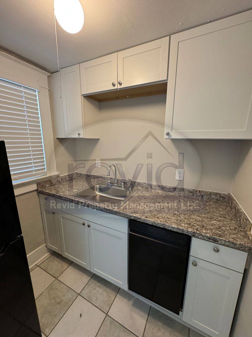 Apartment for rent at 1914 Felix, Memphis, TN 38104
