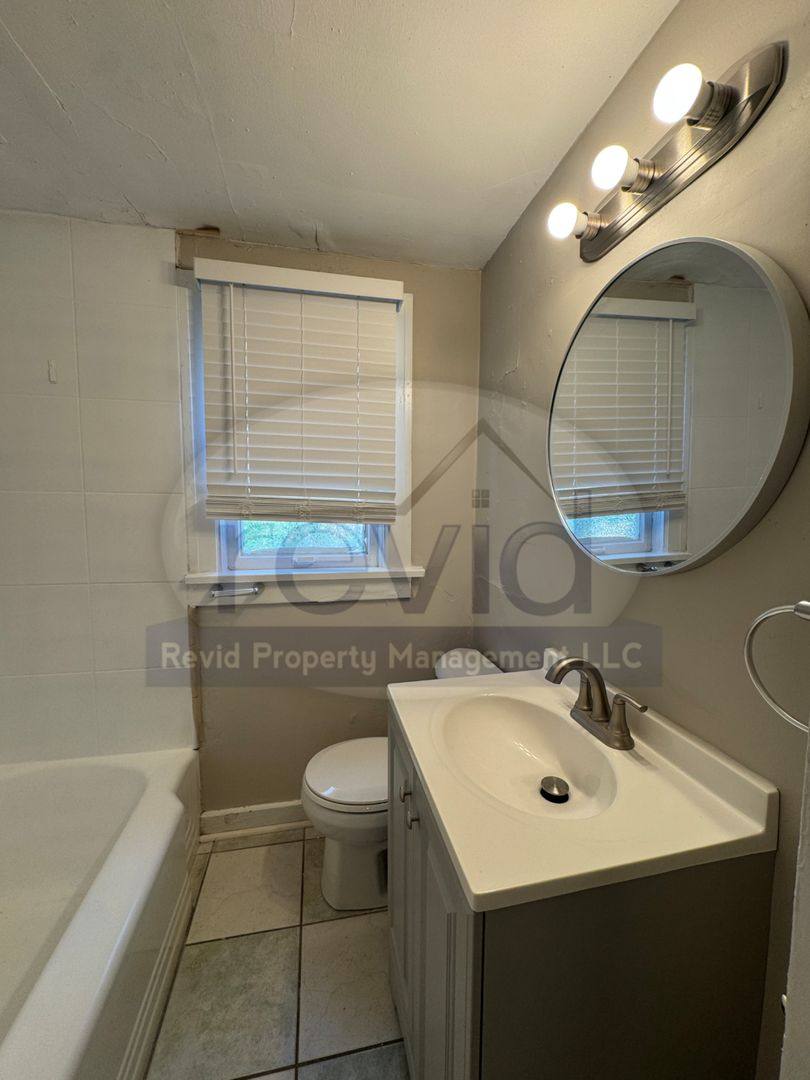 Apartment for rent at 1914 Felix, Memphis, TN 38104