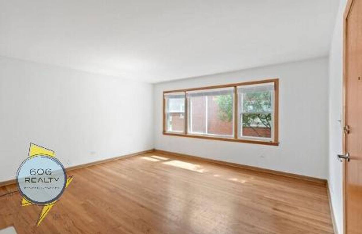 Apartment for rent at 9463 Maple Dr, Des Plaines, IL 60018