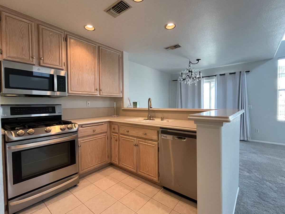 Townhouse for rent at 1215 Natoma Way, Oceanside, CA 92057