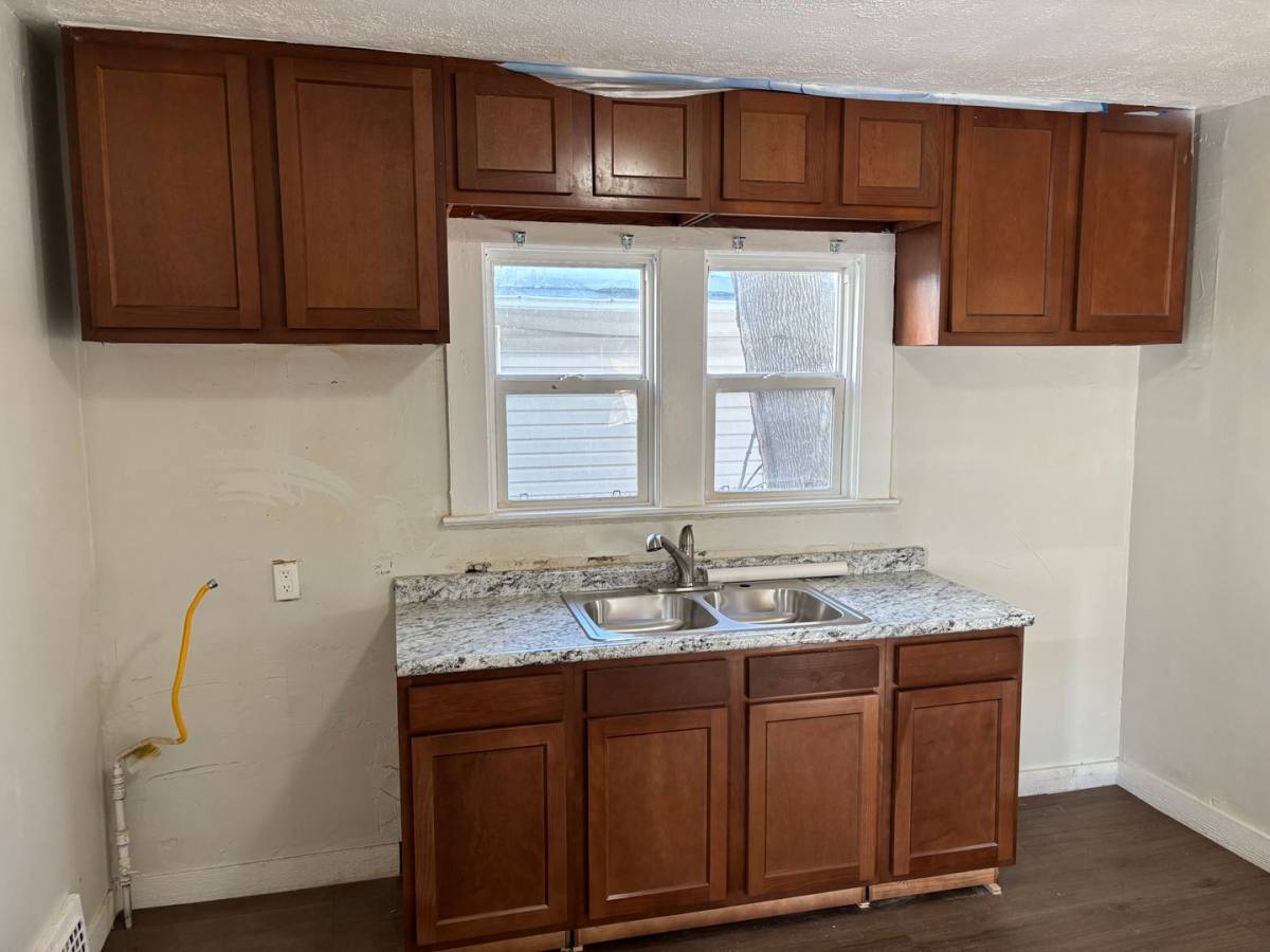 House for rent at 835 Carlysle St, Akron, OH 44310