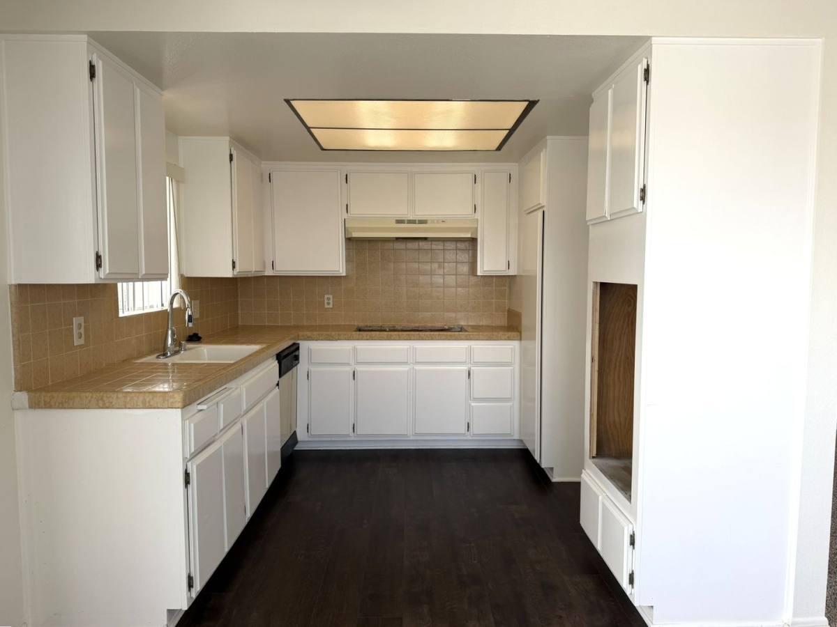 Apartment for rent at 570 W 24th St, San Pedro, CA 90731