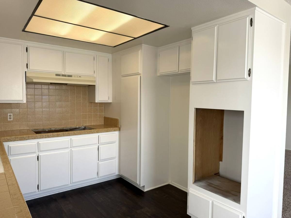 Apartment for rent at 570 W 24th St, San Pedro, CA 90731