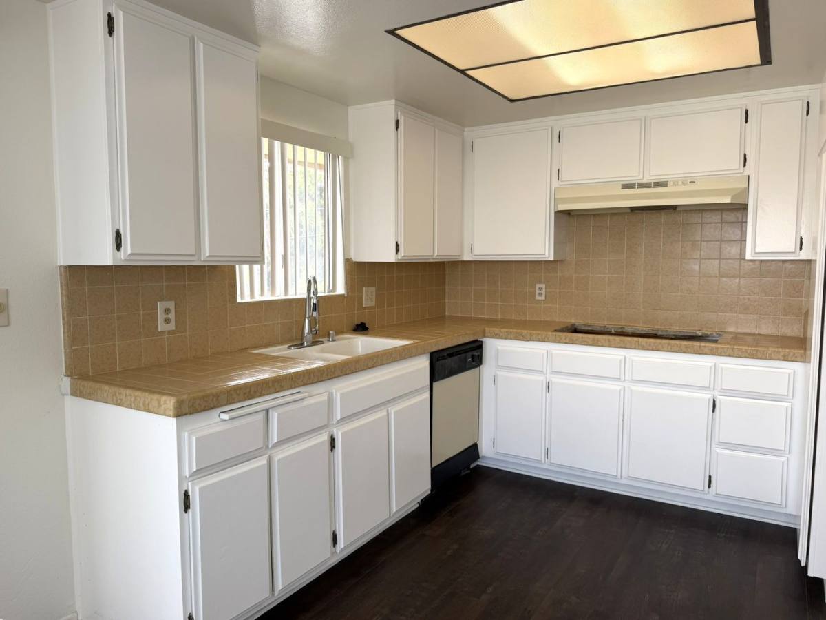 Apartment for rent at 570 W 24th St, San Pedro, CA 90731