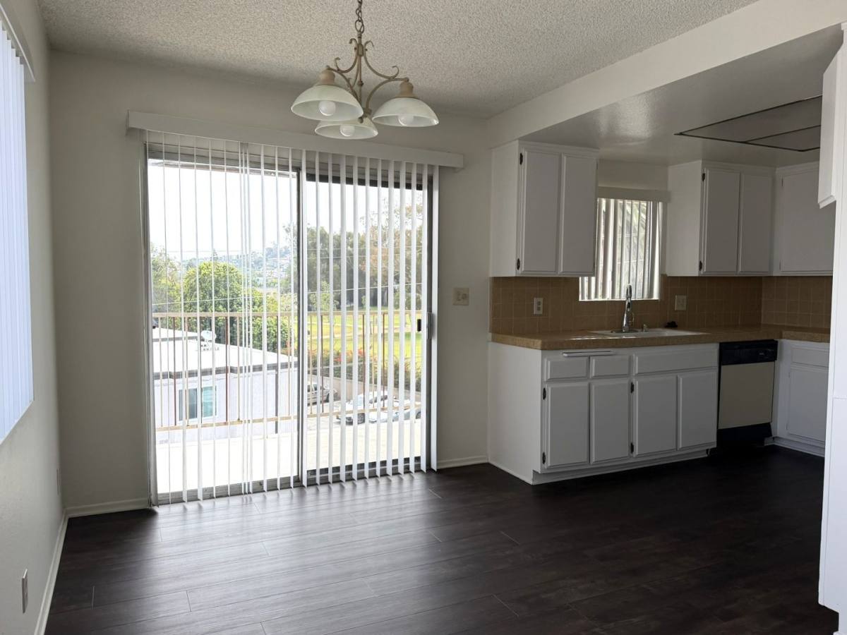 Apartment for rent at 570 W 24th St, San Pedro, CA 90731