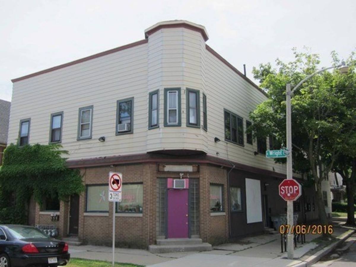Apartment for rent at 901 E Wright St, Milwaukee, WI 53212