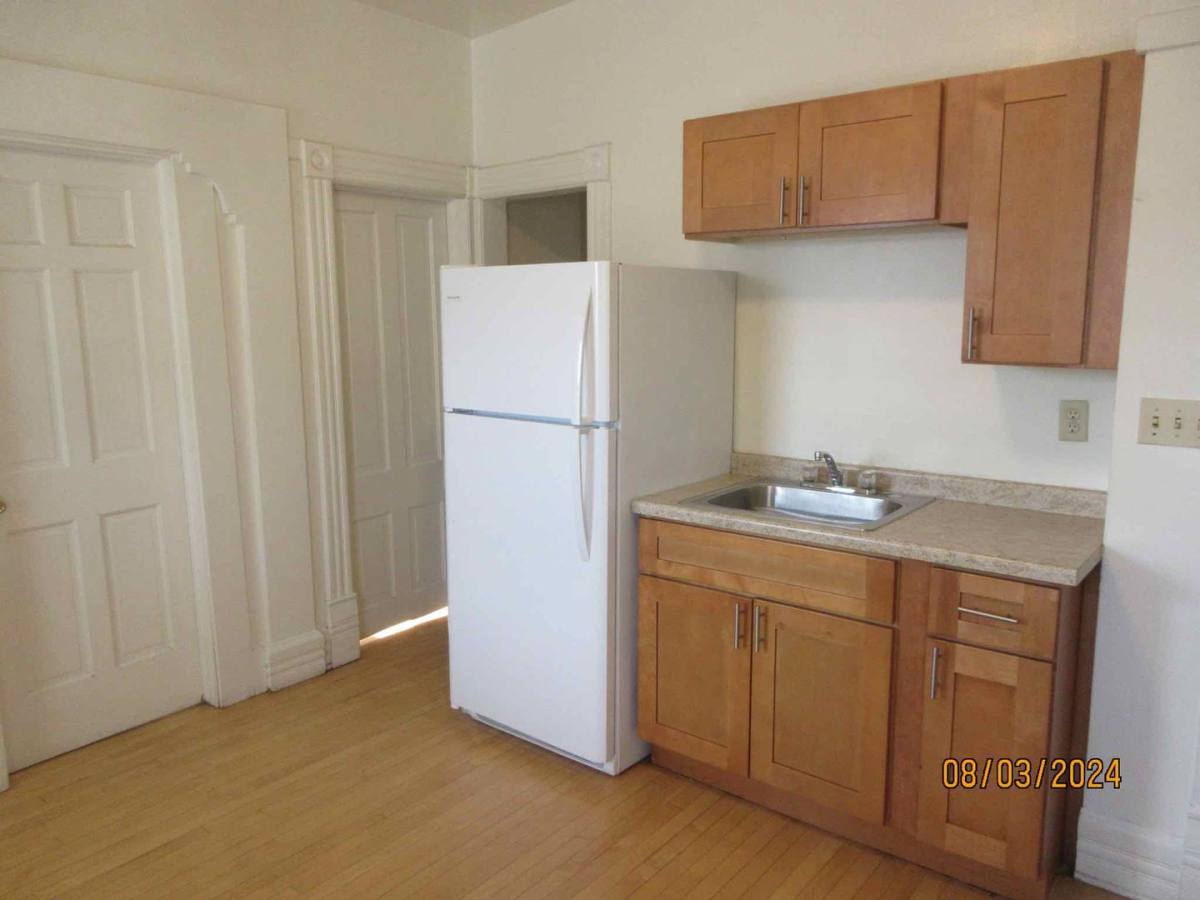Apartment for rent at 901 E Wright St, Milwaukee, WI 53212
